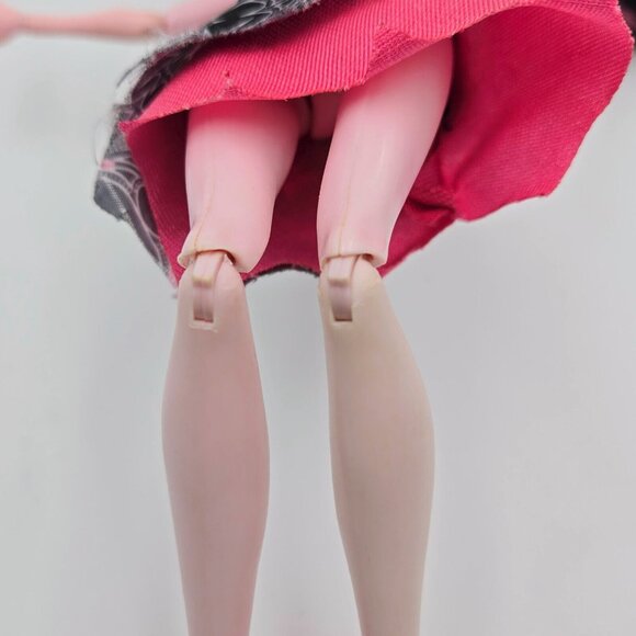 Monster High Draculaura Frights Camera Action Black Carpet Doll Mattel 2008 Read - Picture 11 of 16